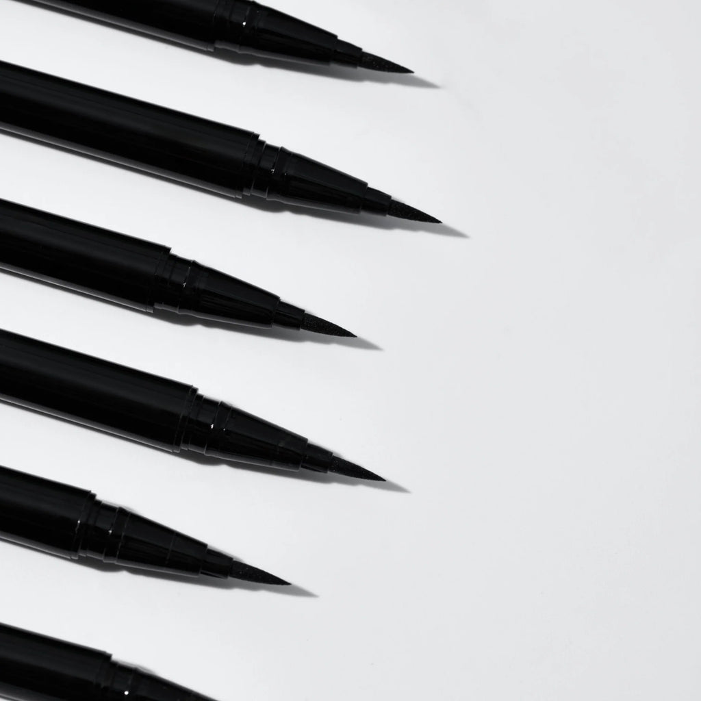 On Point Liquid Liner Pen | Punta de fieltro de precisión + resistente al agua + negro azabache