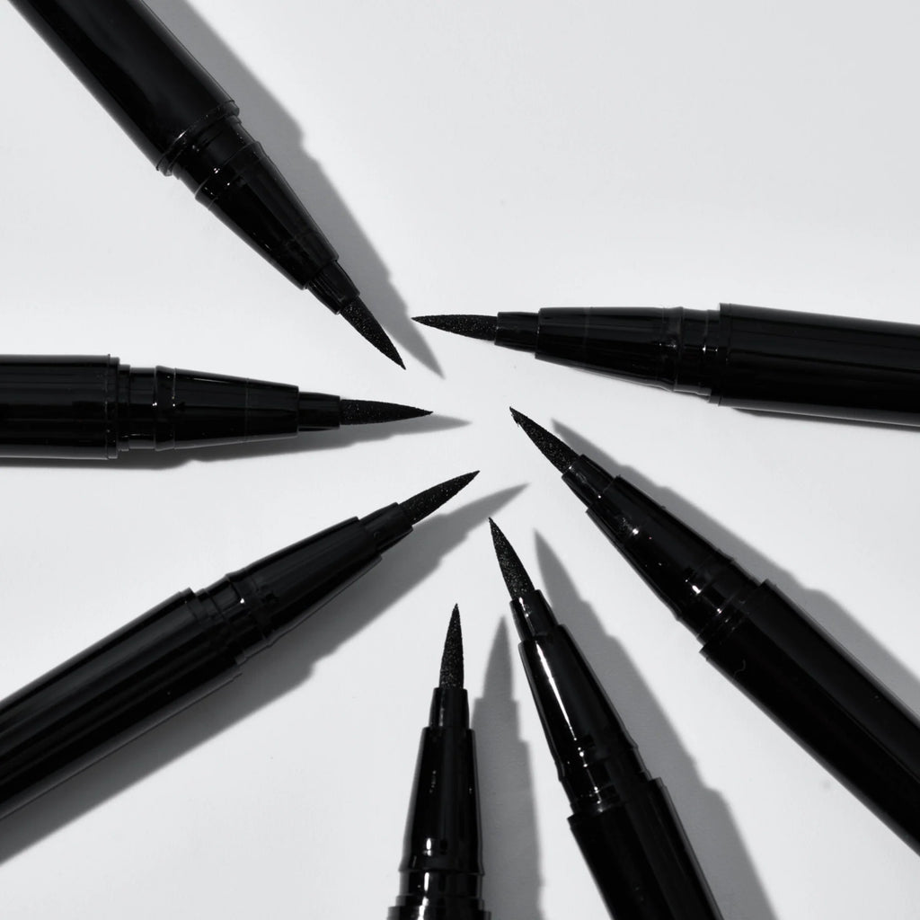 On Point Liquid Liner Pen | Punta de fieltro de precisión + resistente al agua + negro azabache