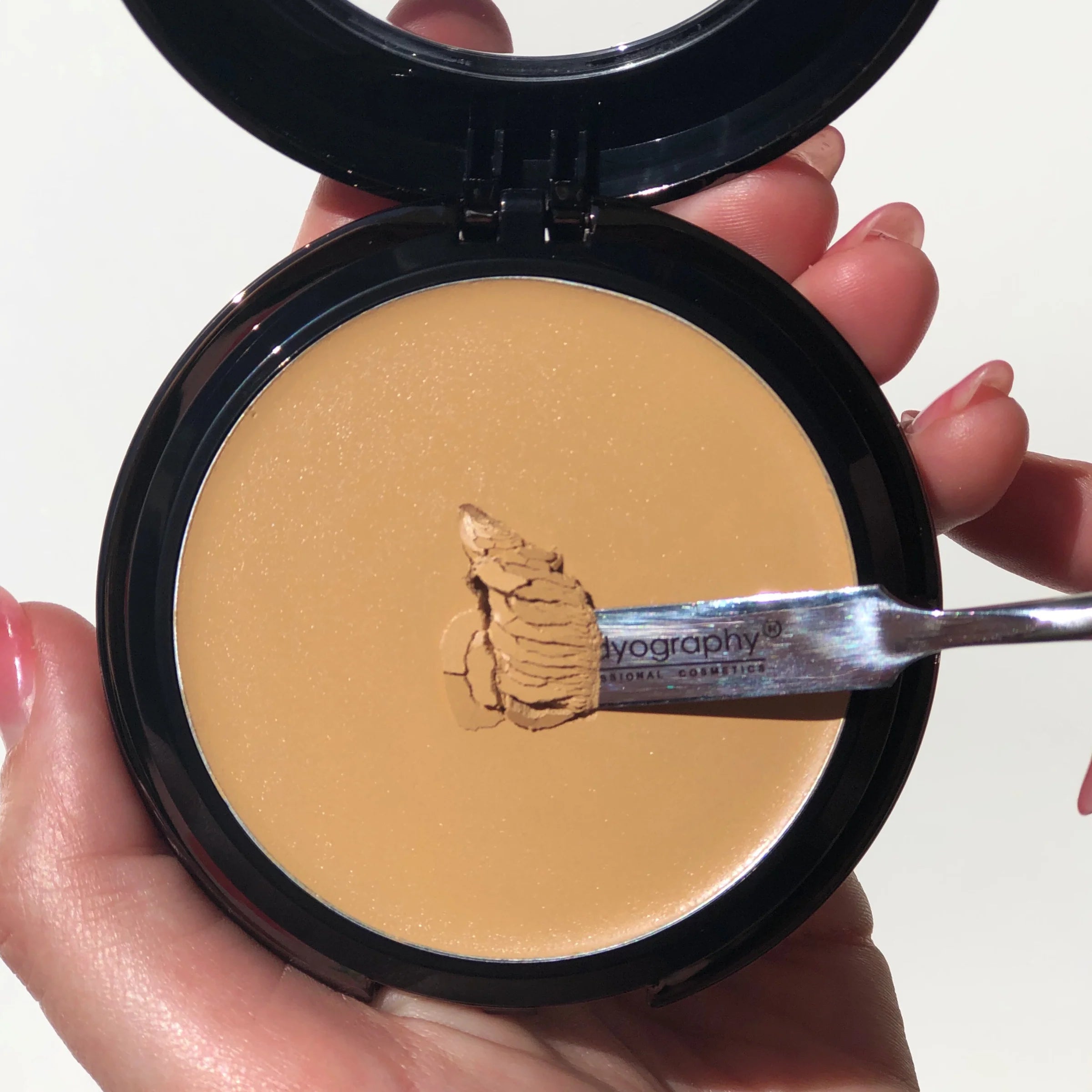 Silk Cream Foundation | Base en Crema de Cobertura Total + Fórmula Hidratante
